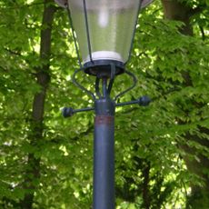 De Wittenburg, gietijzeren lantaarns