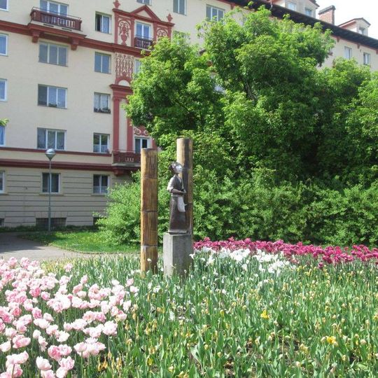 Socha panenky v Plzni u Francouzské třídy