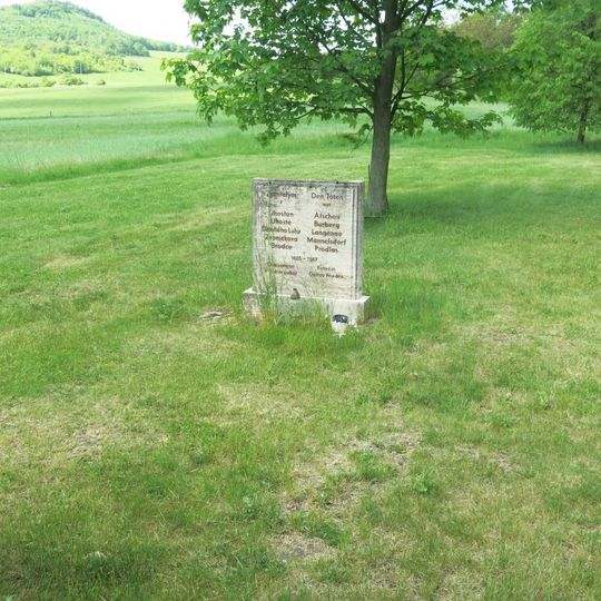 Pomník zemřelých v Úhošťanech a okolí na západním okraji Úhošťan