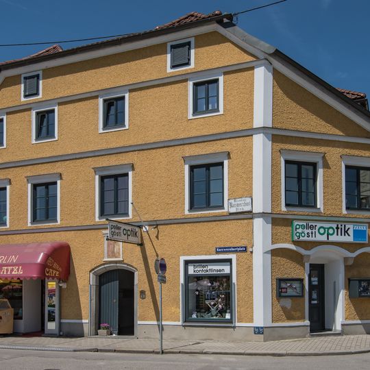 Wohn- und Geschäftshaus