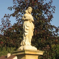 Socha Panny Marie v Hrabové u hlavní silnice