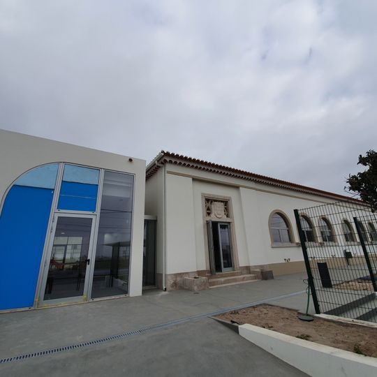 Escola Primária de Vila Nova da Rainha