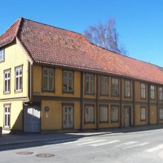 Konservativen, Halden