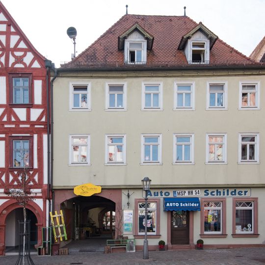 Wohn- und Geschäftshaus