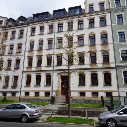 Mietshaus in geschlossener Bebauung mit Vorgarten Margaretenstraße 52