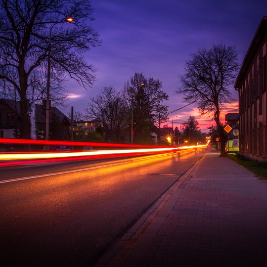 Budynek dawnej stajni pałacowych w Krzeszowicach