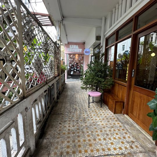 Poke Saigon Ly Tu Trong