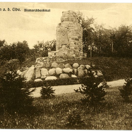 Einzeldenkmale der Sachgesamtheit Stadtpark Döhner: Bismarck-Denkmal und Kriegerdenkmal für die Gefallenen des Ersten Weltkrieges Elbstraße -
