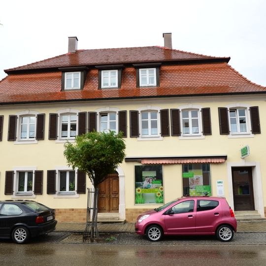 Wohn- und Geschäftshaus