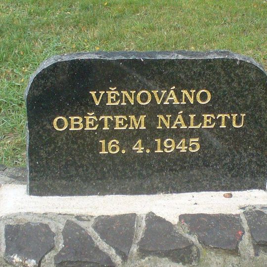 Pomník obětem náletu 16. 4. 1945 poblíž nádraží Žatec-západ