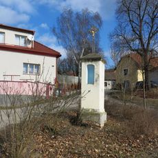 Kříž na návsi v Mělnické Vrutici