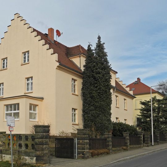 Mietshaus in offener Bebauung Burgstraße 17