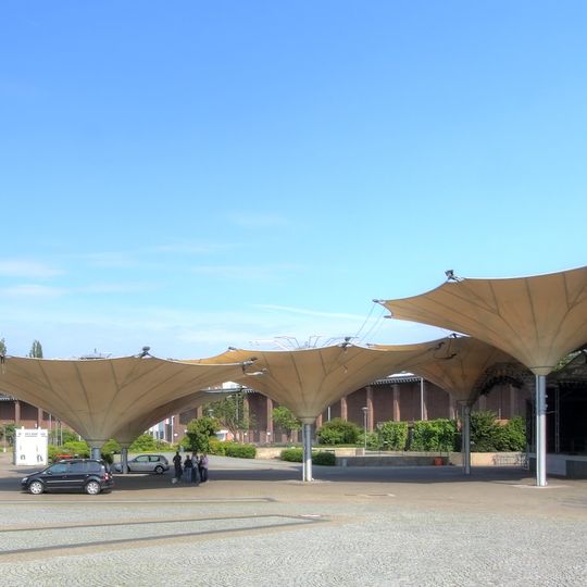 Terrassenschirme im Tanzbrunnen