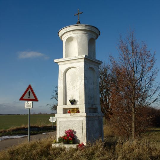 Boží muka na křižovatce přes skládkou Úholičky