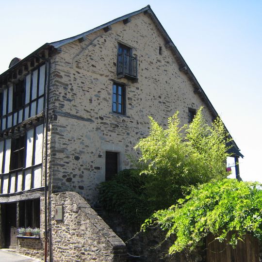 House at 21 rue Pierre-Chalaud in Uzerche