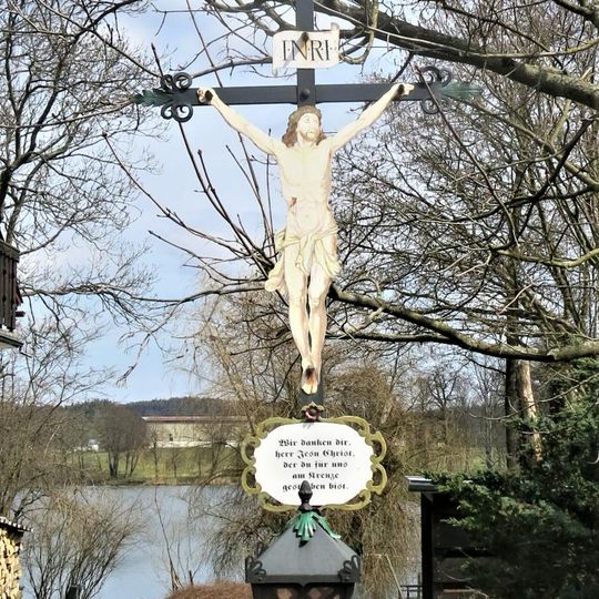 Kříž u domu 432 v Lipové