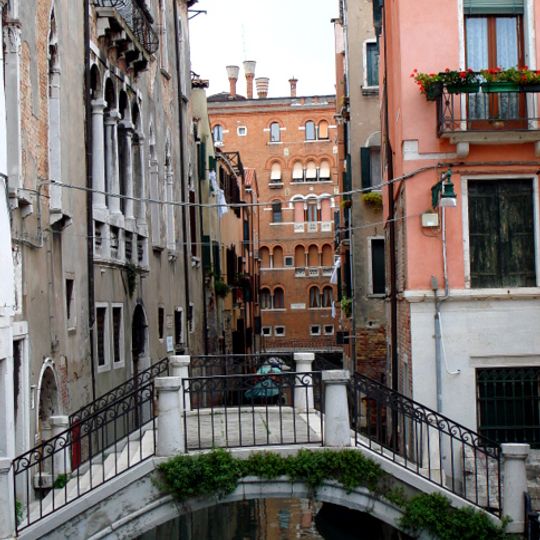 Private bridge on rio de Sant'Anzolo
