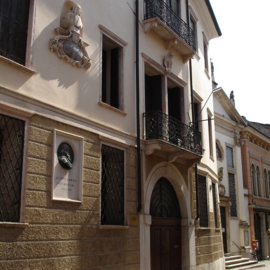 Palacio Toaldi Capra