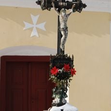 Kříž před kaplí
