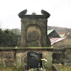 Kaplička XI. zastavení křížové cesty u kostela v Arnolticích