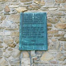 Pamětní deska obětem 2. světové války na zdi zvonice v Čechticích