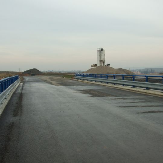 Bridge of Pod Lochkovem street over Pražský okruh