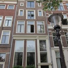 Pand met halsgevel met oeils-de-boeuf