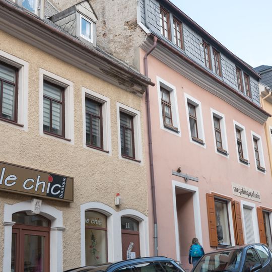 Wohnhaus mit modernem Ladeneinbau, in geschlossener Bebauung Große Kirchgasse 13