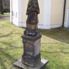 Socha svatého Jana Nepomuckého u kostela Zvěstování Panny Marie v Berouně