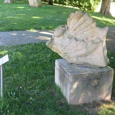 Plastika Something Fishy na promenádě Bad Homburgu v Mariánských Lázních