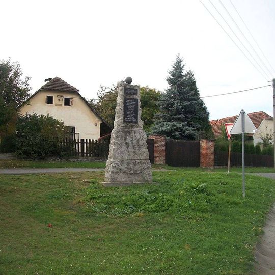 Pomník padlým v Letinech