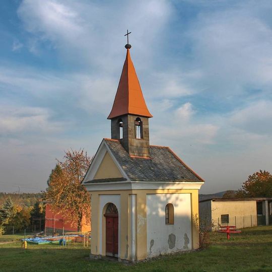 Kaple uprostřed Zavadilky u Pavlova