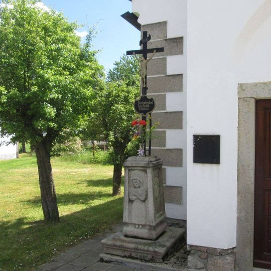 Kříž u kaple v Božejově