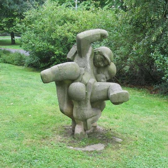 Socha Klukovská rvačka v parku Severní Terasa v Ústí nad Labem