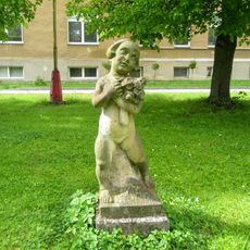 Socha v Šumperku v areálu nemocnice (2)