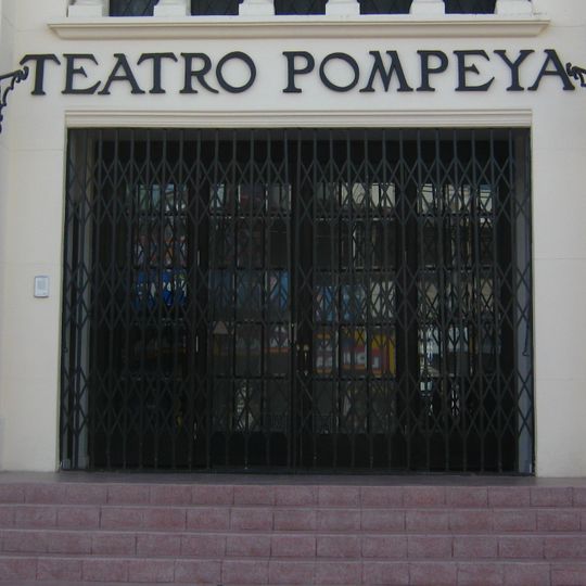 Teatro Pompeya y sus portales