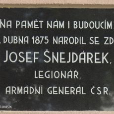 Pamětní deska Josefa Šnejdárka v Napajedlech