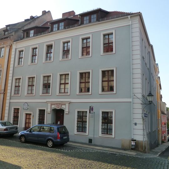 Wohnhaus in geschlossener Bebauung, Eckhaus Fleischerstraße 4