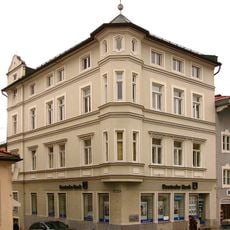 Wohn- und Geschäftshaus