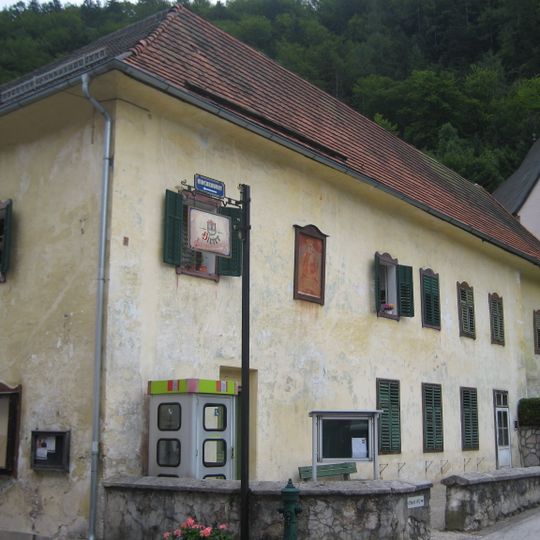 Wohnhaus, Gemeindehaus, ehem. Atzmannsdorferische Fertigers Behausung