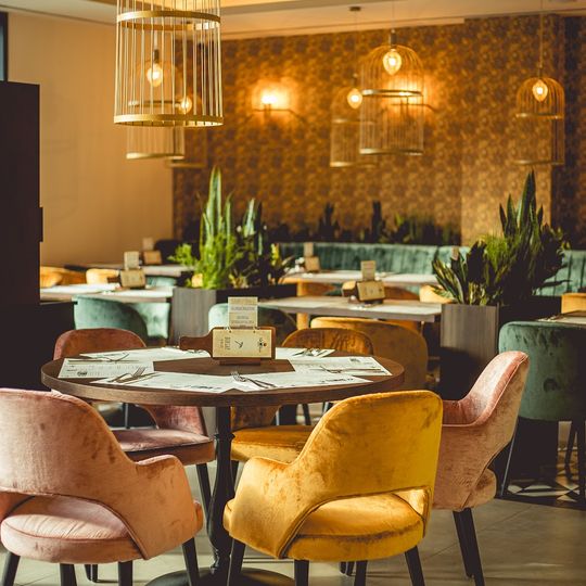 Vakvarjú Restaurant