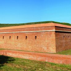 Obwód fortyfikacji bastionowych: bastiony I-VII (z kazamatami, poternami i słoniczołami) (1585-1619 r.