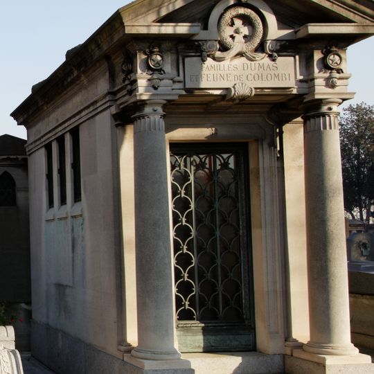 Grave of Dumas-Feune de Colombi