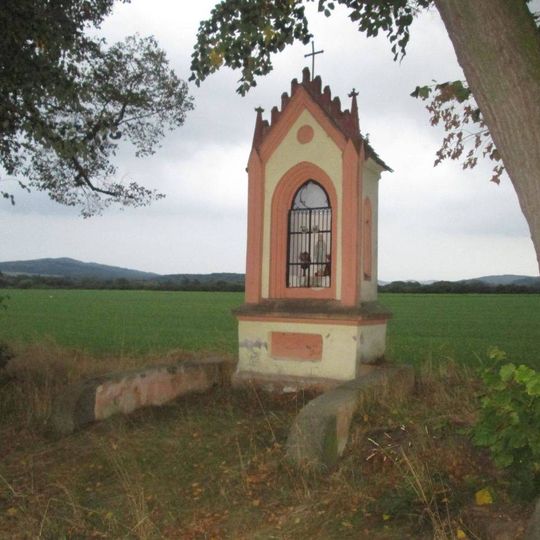 Kaplička jižně od Křtětic