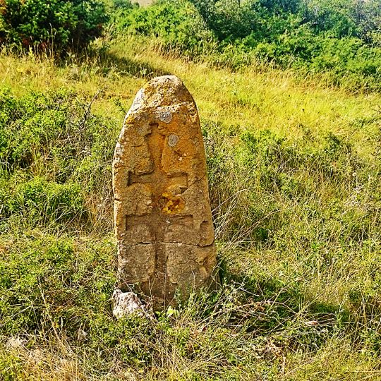 Побит камък