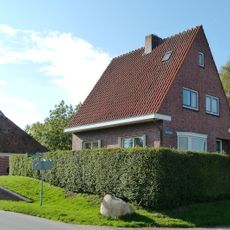 Brugwachterswoning met aangebouwde schuur