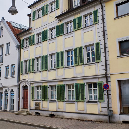 Residential building at Würzburger Strasse 22