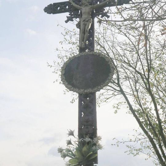 Kříž na rozcestí u hřbitova v Chodovlicích