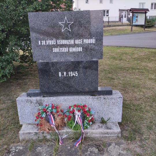 Památník k 30. výročí osvobození obce Podhoří sovětskou armádou