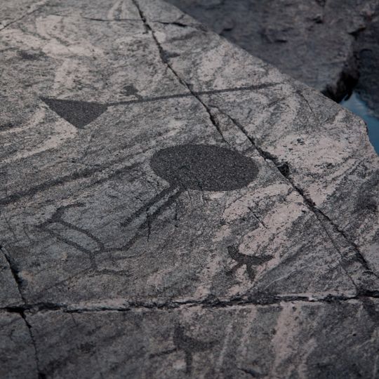 Петроглифы мыса Пери Нос